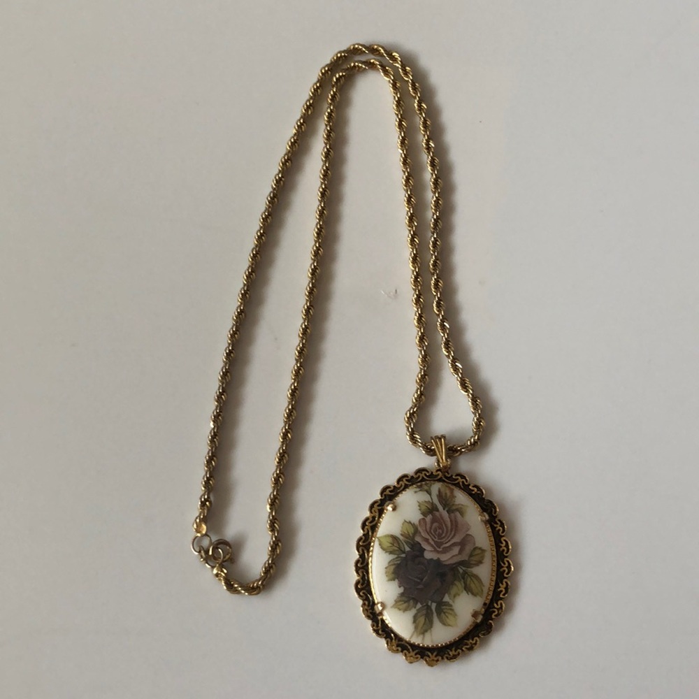 14k G F Necklace with A Pendant not Gold